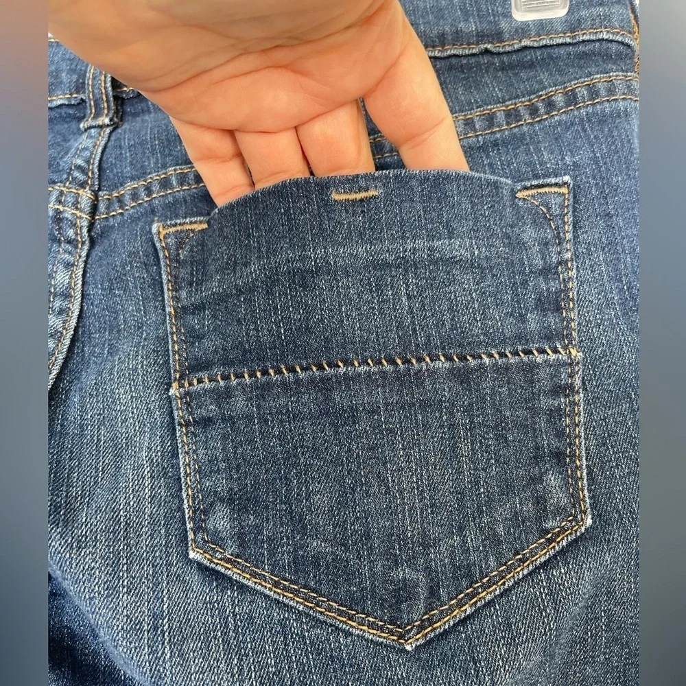 Old Navy Blue Jean Denim Bermuda Shorts with Cuffed Hem Size 4 Summer - Picture 9 of 10